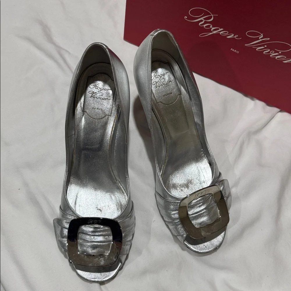Roger Vivier Metallic Silver Heels with Buckle - Picture 2 of 10